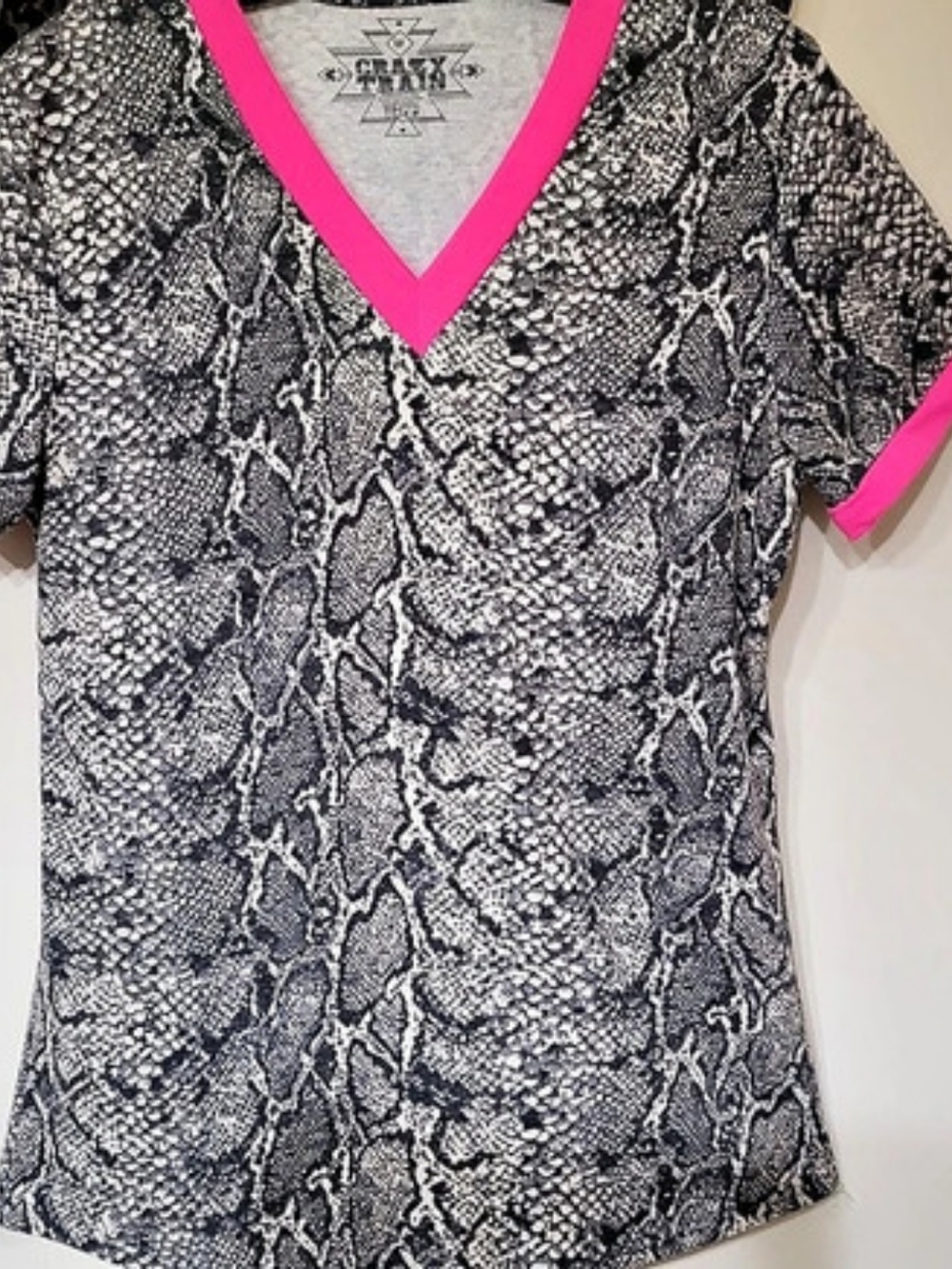 C.E. Schmidt Snake Print V-Neck Cotton Tee Size Medium